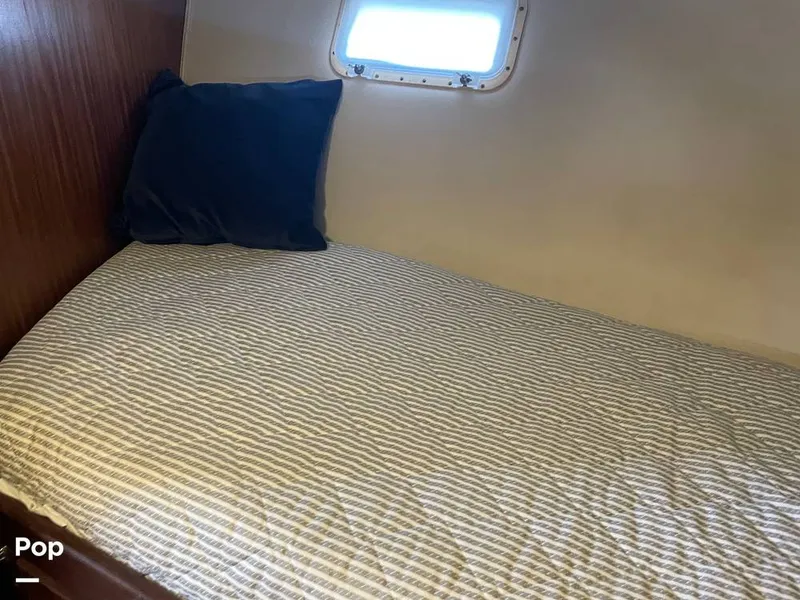 Slide: The Image of Hatteras 43 Double Cabin Motor Yacht 1988 - 16304397