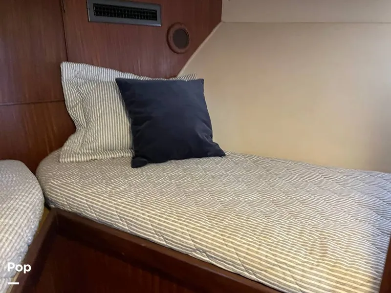 Slide: The Image of Vee Berth - 16304399