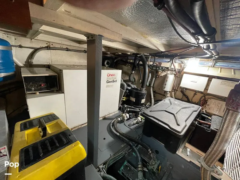 Slide: The Image of Hatteras 43 Double Cabin Motor Yacht 1988 - 16304428