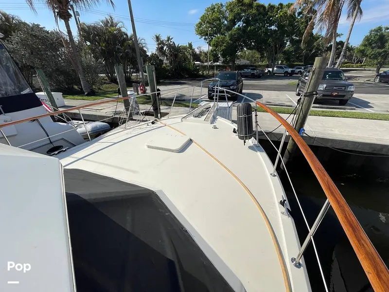 Slide: The Image of Hatteras 43 Double Cabin Motor Yacht 1988 - 16304481