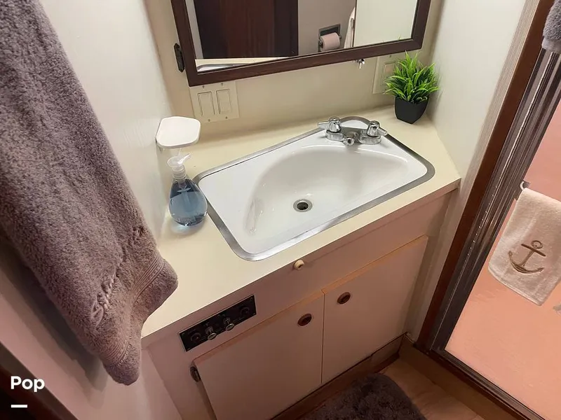 Slide: The Image of Hatteras 43 Double Cabin Motor Yacht 1988 - 16304496