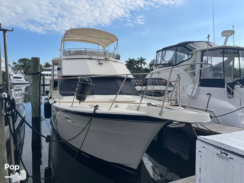 Slide: The Image of Hatteras 43 Double Cabin Motor Yacht 1988 - 16303250