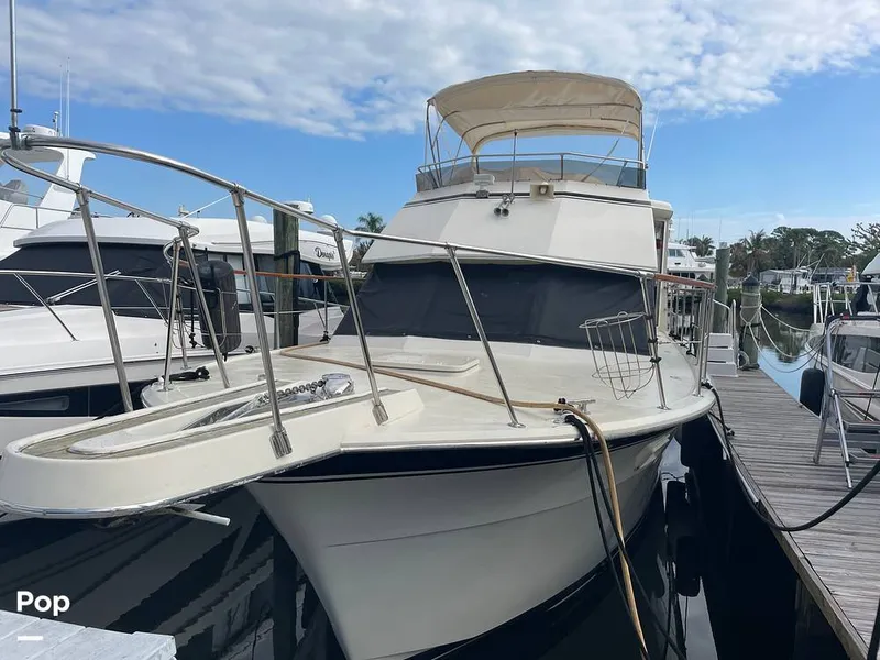 Slide: The Image of Hatteras 43 Double Cabin Motor Yacht 1988 - 16303348