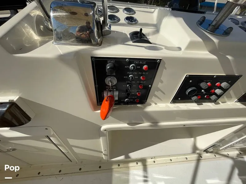 Slide: The Image of Hatteras 43 Double Cabin Motor Yacht 1988 - 16303684