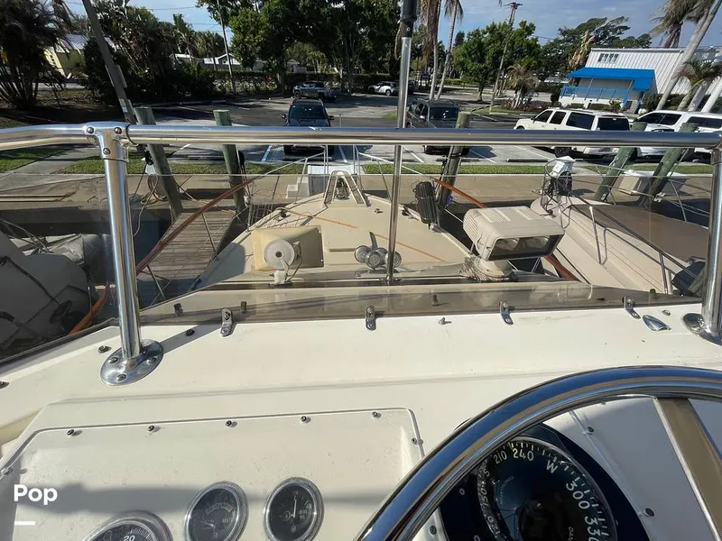 Slide: The Image of Hatteras 43 Double Cabin Motor Yacht 1988 - 16303702