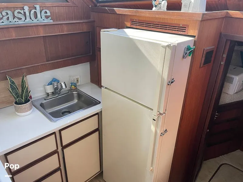 Slide: The Image of Hatteras 43 Double Cabin Motor Yacht 1988 - 16304331