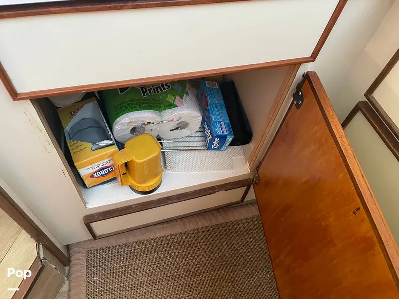 Slide: The Image of Hatteras 43 Double Cabin Motor Yacht 1988 - 16304353