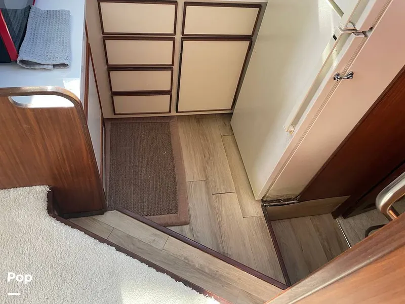 Slide: The Image of Hatteras 43 Double Cabin Motor Yacht 1988 - 16304332