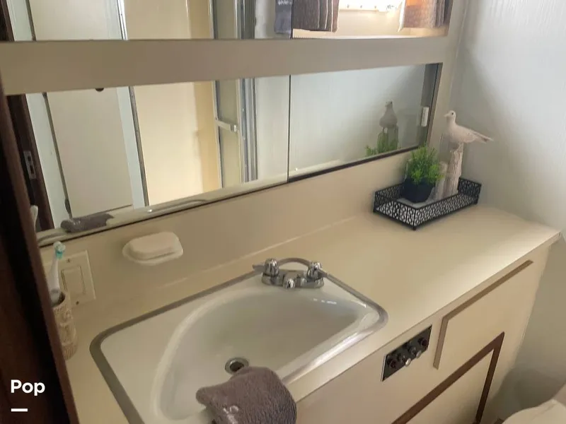 Slide: The Image of Hatteras 43 Double Cabin Motor Yacht 1988 - 16304338