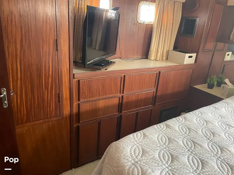 Slide: The Image of Hatteras 43 Double Cabin Motor Yacht 1988 - 16304345