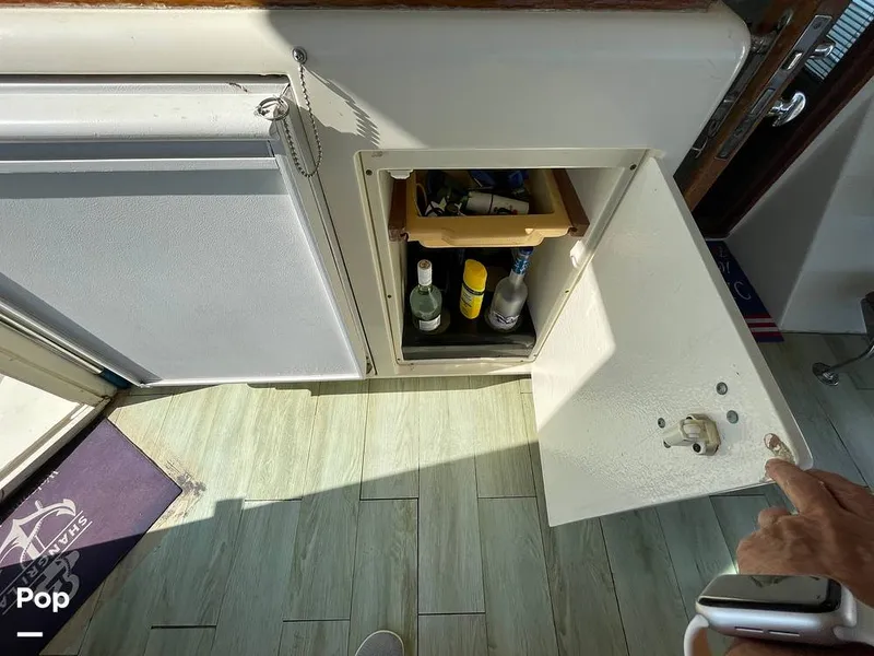 Slide: The Image of Hatteras 43 Motor Yacht 1988 - 16303642