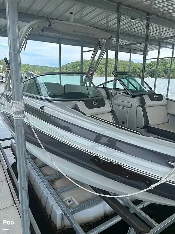 Slide: The Image of Crownline Boats E215 XS 2020 - 16258829