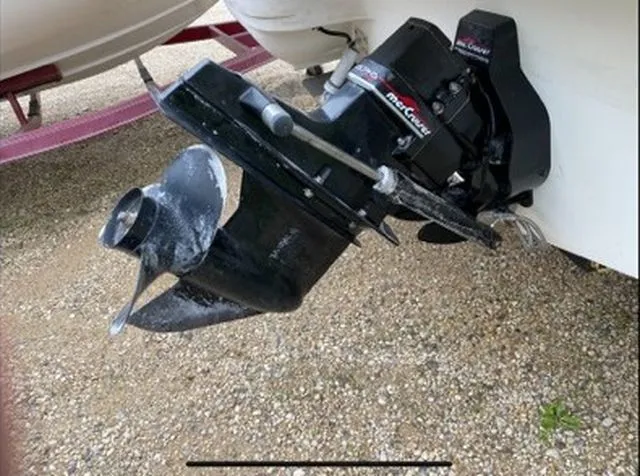Slide: The Image of Rinker 242 FIESTA VEE 2000 - 15