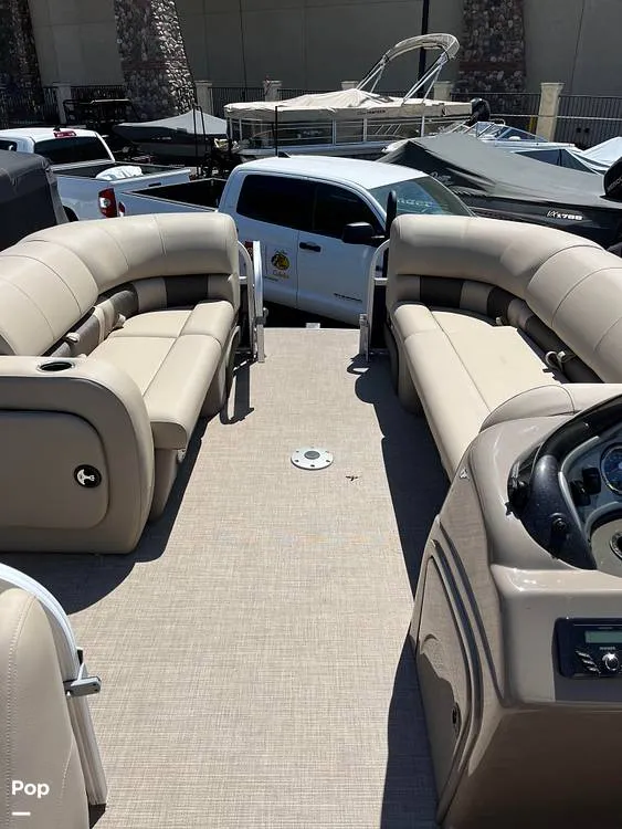 Slide: The Image of Sun Tracker SportFish 22 DLX 2022 - 16269155