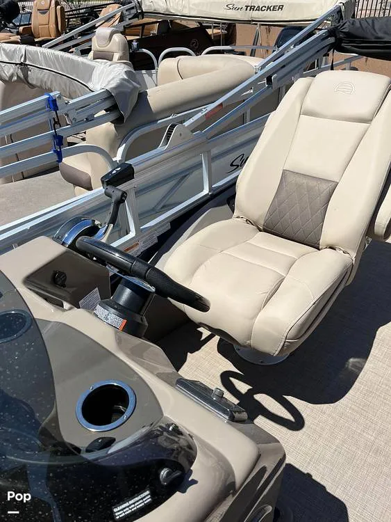 Slide: The Image of Sun Tracker SportFish 22 DLX 2022 - 16269157