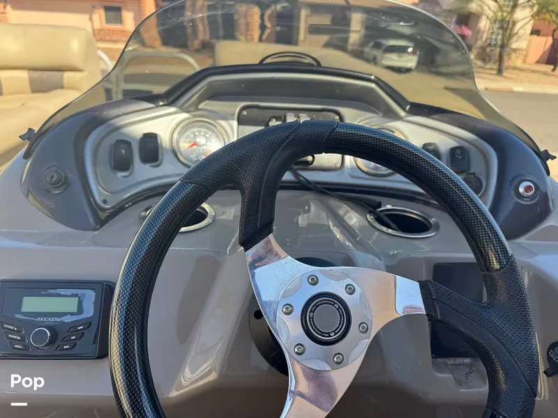 Slide: The Image of Sun Tracker SportFish 22 DLX 2022 - 16274465