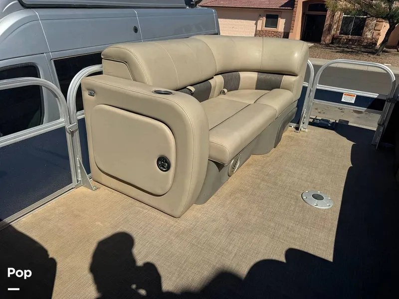 Slide: The Image of Sun Tracker SportFish 22 DLX 2022 - 16274468