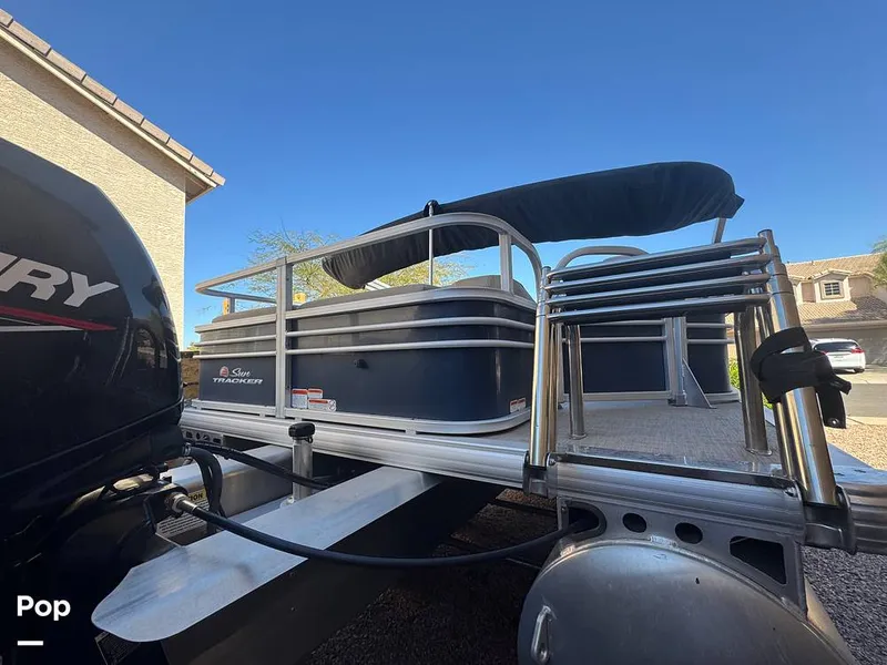 Slide: The Image of Sun Tracker SportFish 22 DLX 2022 - 16274482