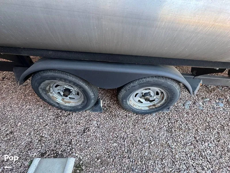 Slide: The Image of Sun Tracker SportFish 22 DLX 2022 - 16274483