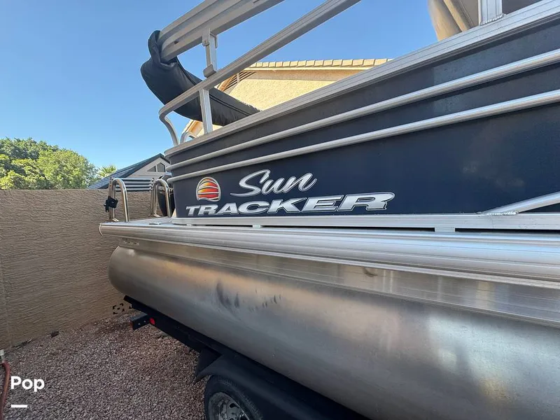Slide: The Image of Sun Tracker SportFish 22 DLX 2022 - 16274484
