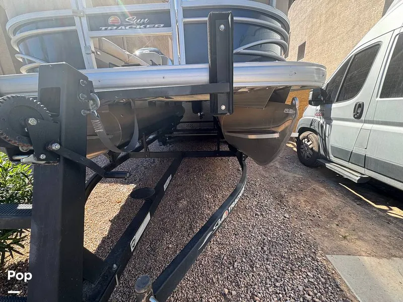 Slide: The Image of Sun Tracker SportFish 22 DLX 2022 - 16274486