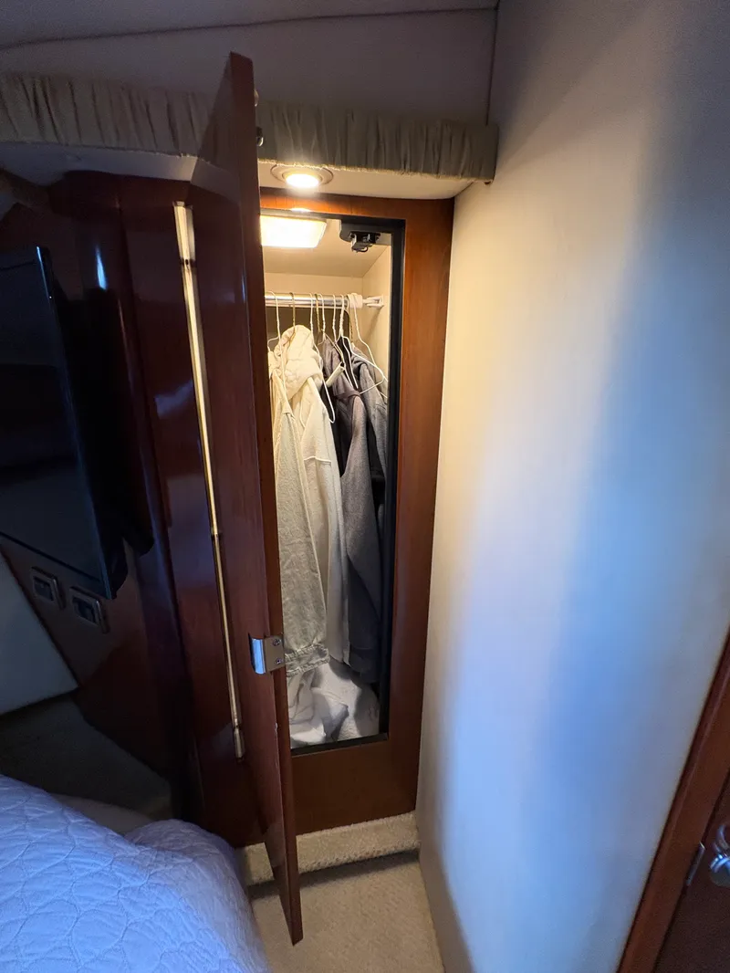 Slide: The Image of Sea Ray 420 Sundancer 2005 - 26
