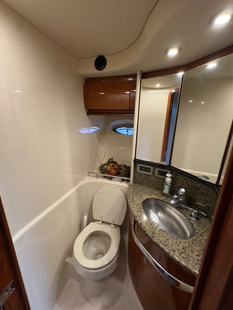 Slide: The Image of Sea Ray 420 Sundancer 2005 - 28