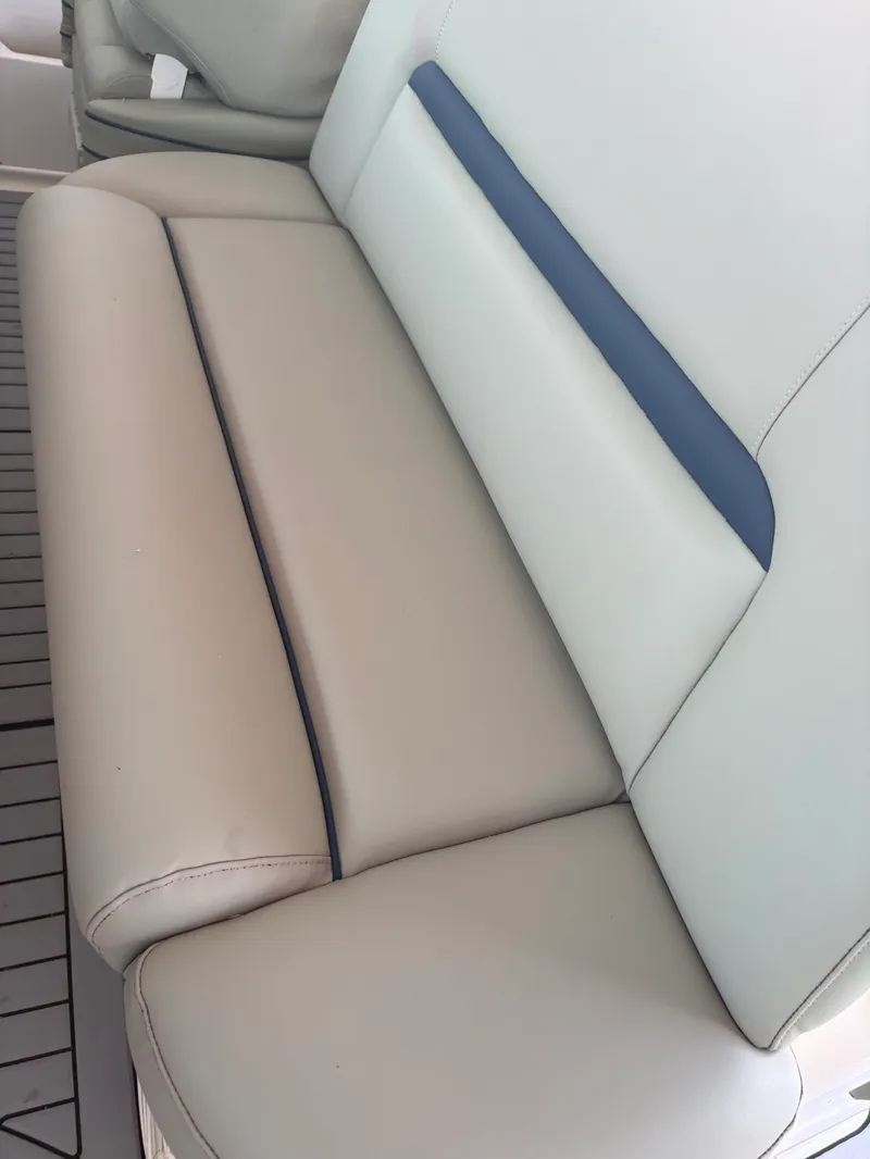 Slide: The Image of Sea Ray 420 Sundancer 2005 - 39