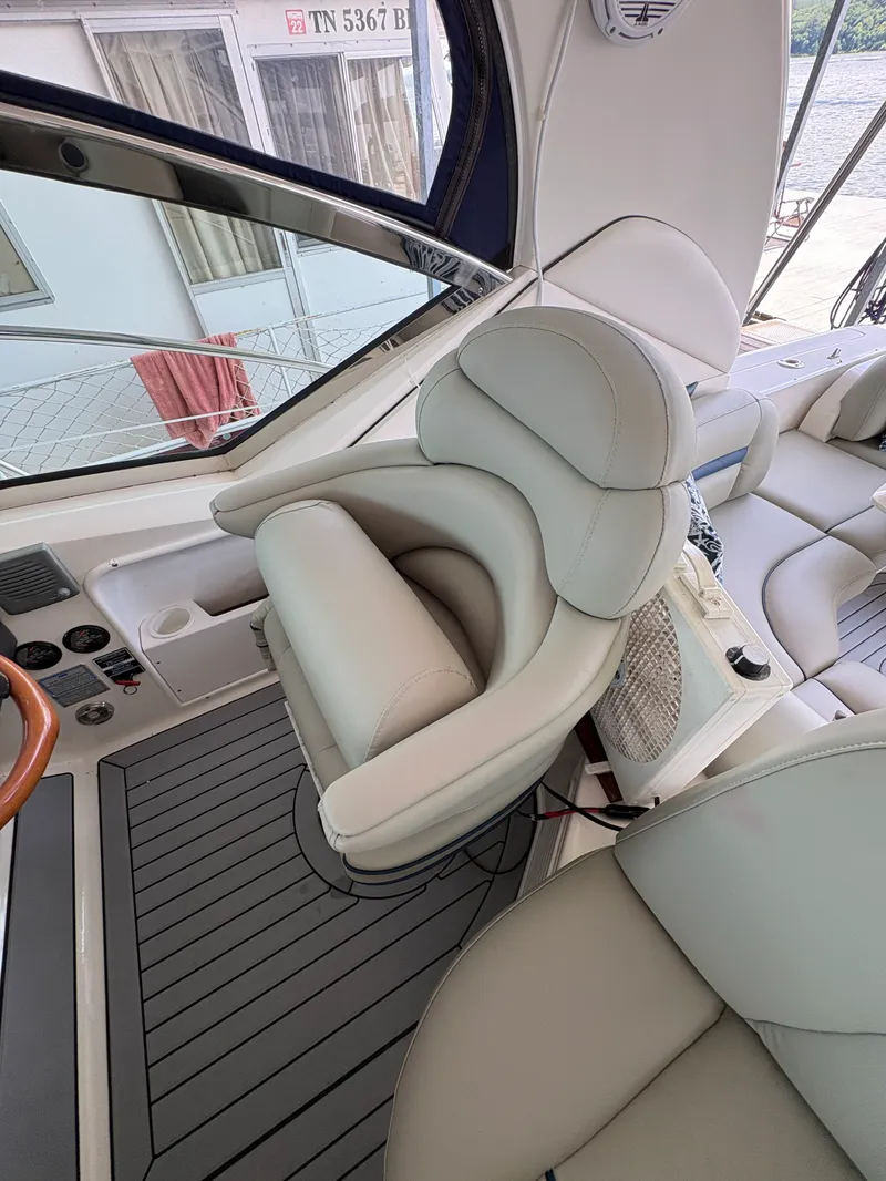 Slide: The Image of Sea Ray 420 Sundancer 2005 - 47