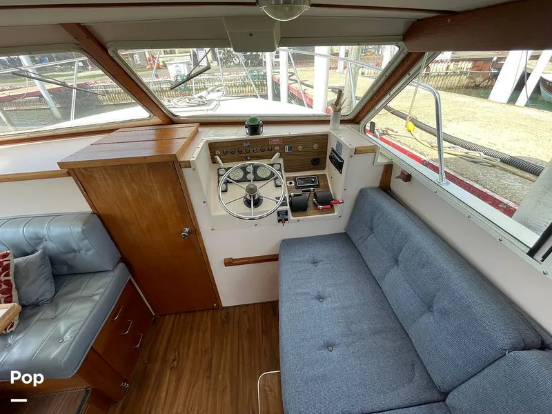 Slide: The Image of Tollycraft 30 Sport Cruiser 1989 - 16367495