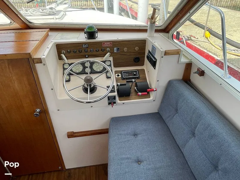 Slide: The Image of Tollycraft 30 Sport Cruiser 1989 - 16367496