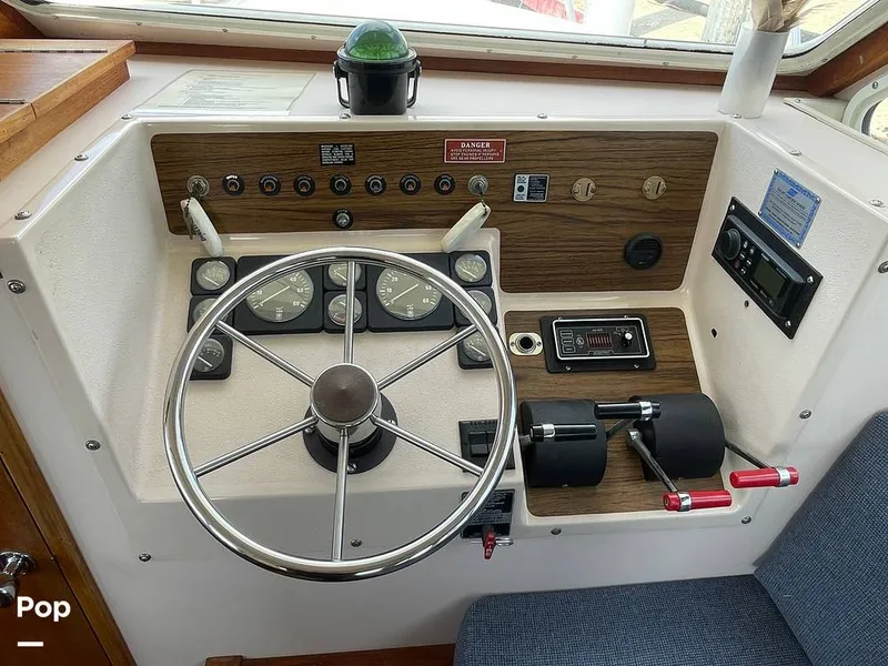 Slide: The Image of Tollycraft 30 Sport Cruiser 1989 - 16367497