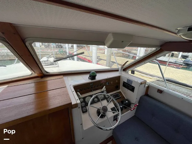 Slide: The Image of Tollycraft 30 Sport Cruiser 1989 - 16367574