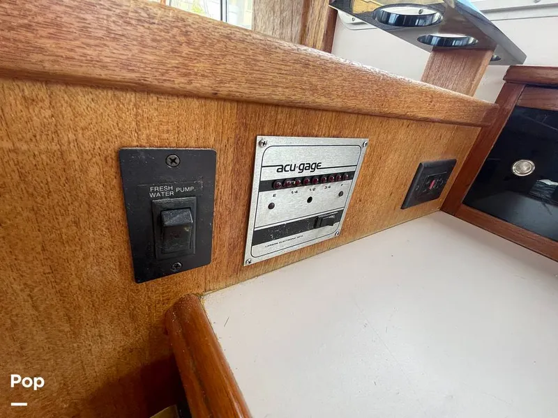 Slide: The Image of Tollycraft 30 Sport Cruiser 1989 - 16367579