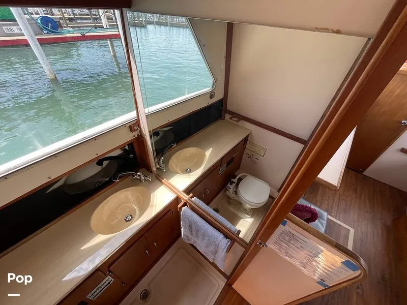 Slide: The Image of Tollycraft 30 Sport Cruiser 1989 - 16367596