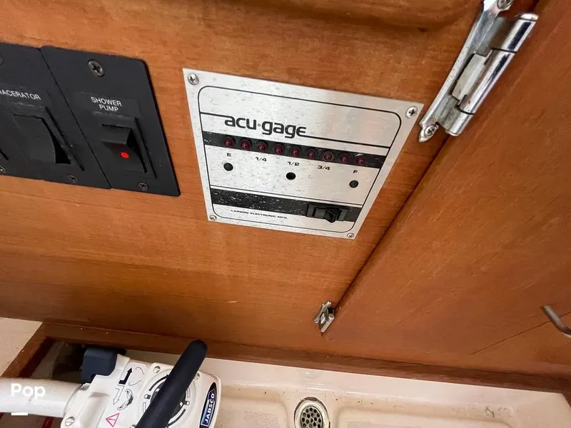 Slide: The Image of Tollycraft 30 Sport Cruiser 1989 - 16367604