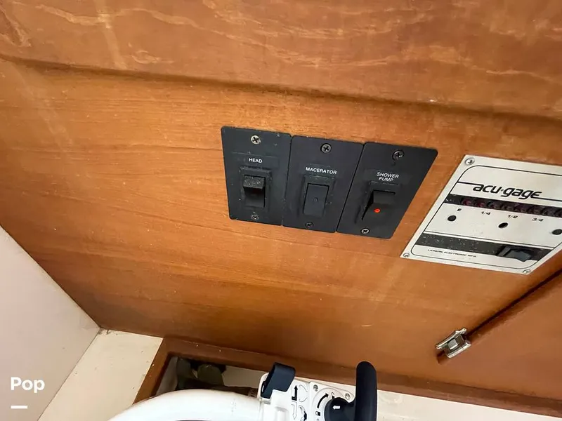 Slide: The Image of Tollycraft 30 Sport Cruiser 1989 - 16367662