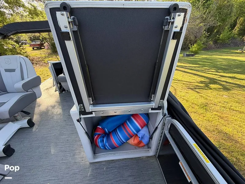 Slide: The Image of Godfrey Sweetwater 2086 CX 2023 - 16319816