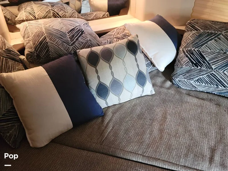 Slide: The Image of Sea Ray 330 Sundancer 2016 - 16305393