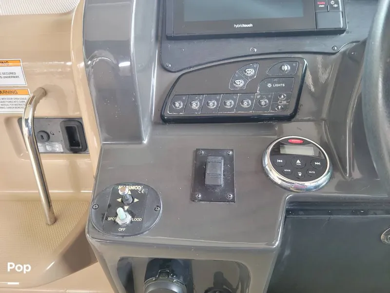 Slide: The Image of Sea Ray 330 Sundancer 2016 - 16305424