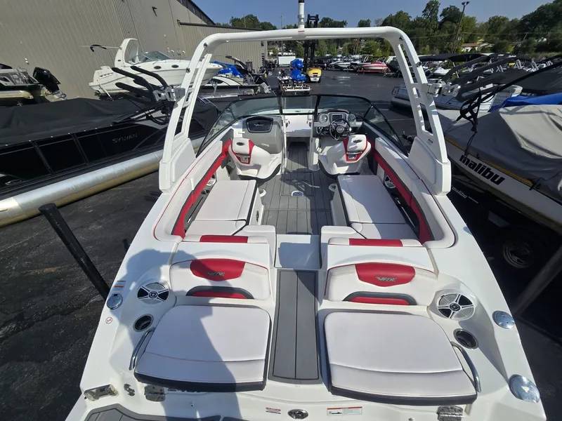 Slide: The Image of Chaparral 2430 VRX 2020 - 11