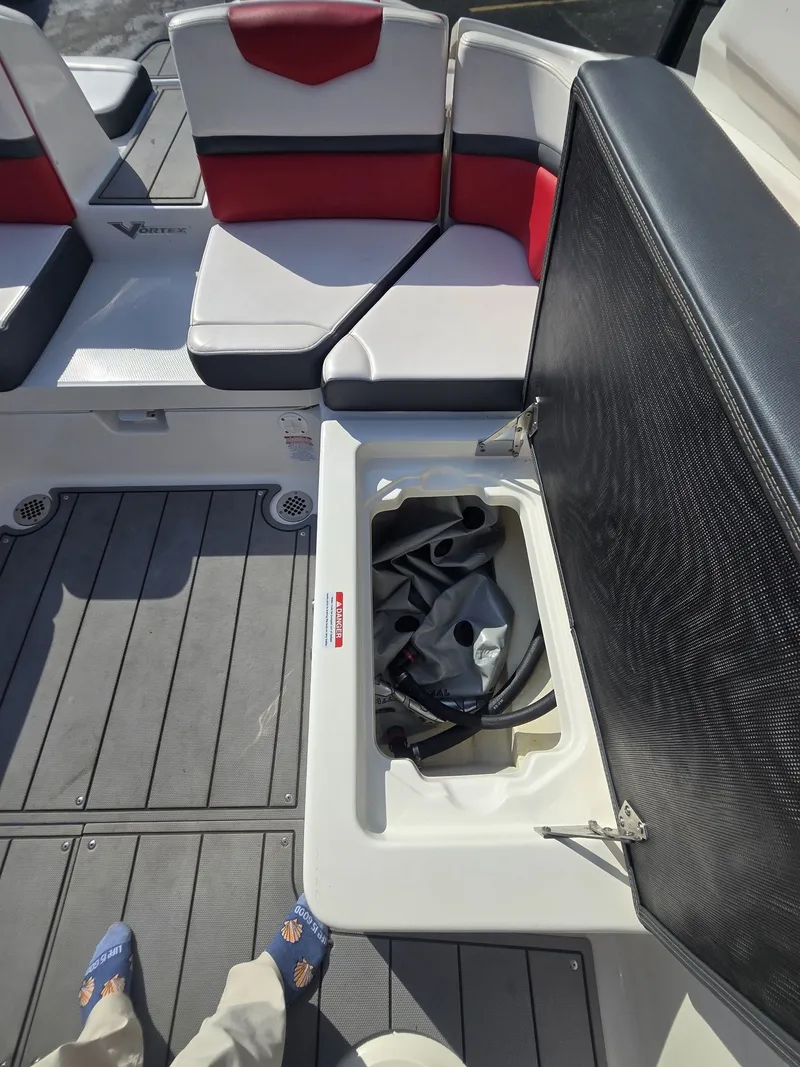 Slide: The Image of Chaparral 2430 VRX 2020 - 16