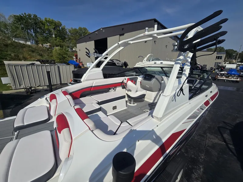 Slide: The Image of Chaparral 2430 VRX 2020 - 17