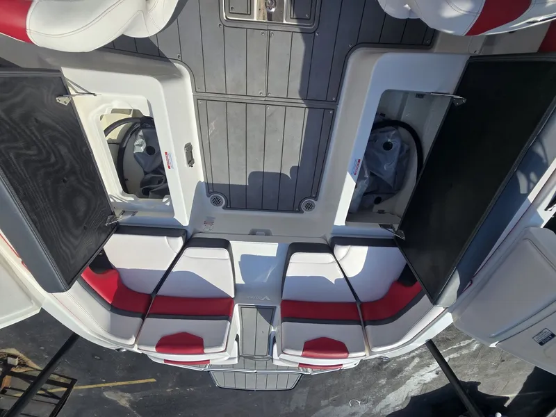 Slide: The Image of Chaparral 2430 VRX 2020 - 19