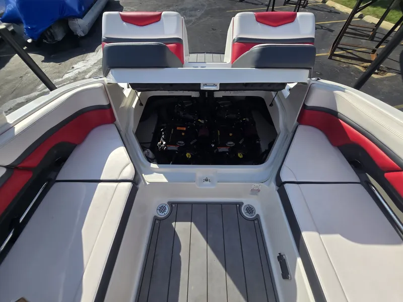 Slide: The Image of Chaparral 2430 VRX 2020 - 21