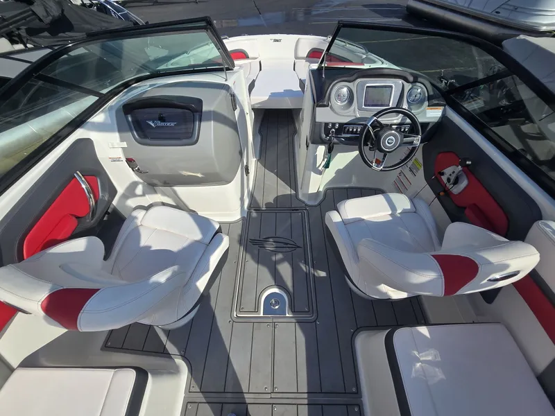 Slide: The Image of Chaparral 2430 VRX 2020 - 24