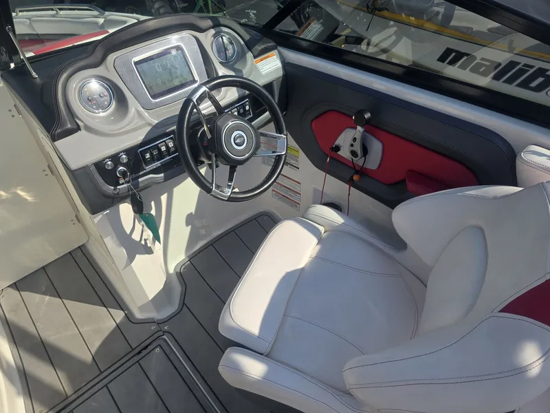 Slide: The Image of Chaparral 2430 VRX 2020 - 26