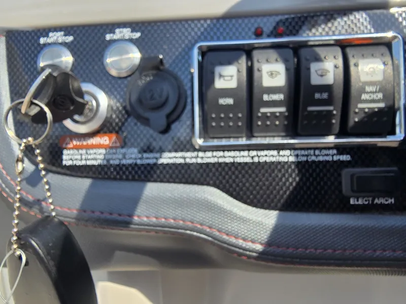 Slide: The Image of Chaparral 2430 VRX 2020 - 28