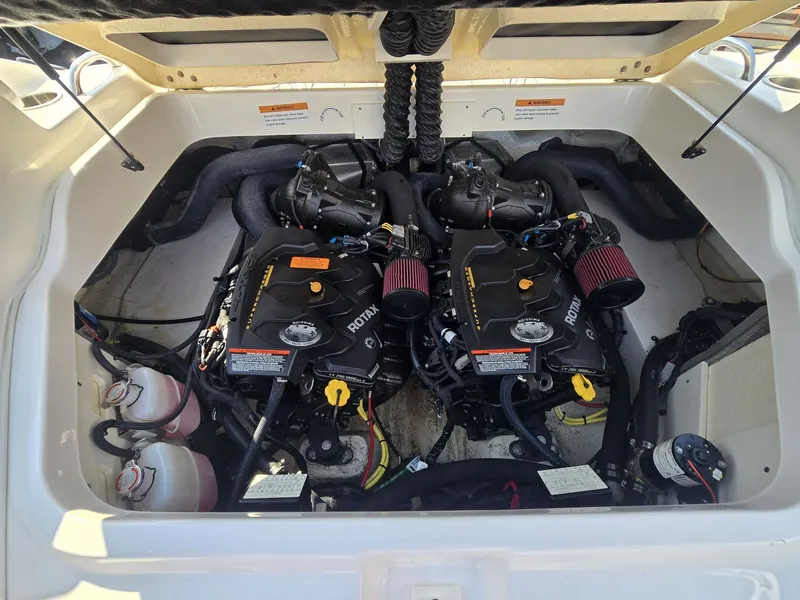 Slide: The Image of Chaparral 2430 VRX 2020 - 34