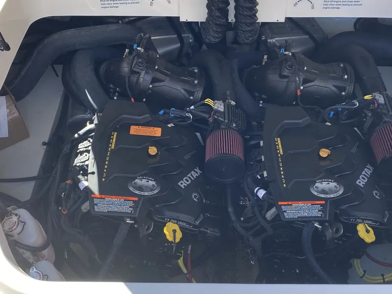 Slide: The Image of Chaparral 2430 VRX 2020 - 9